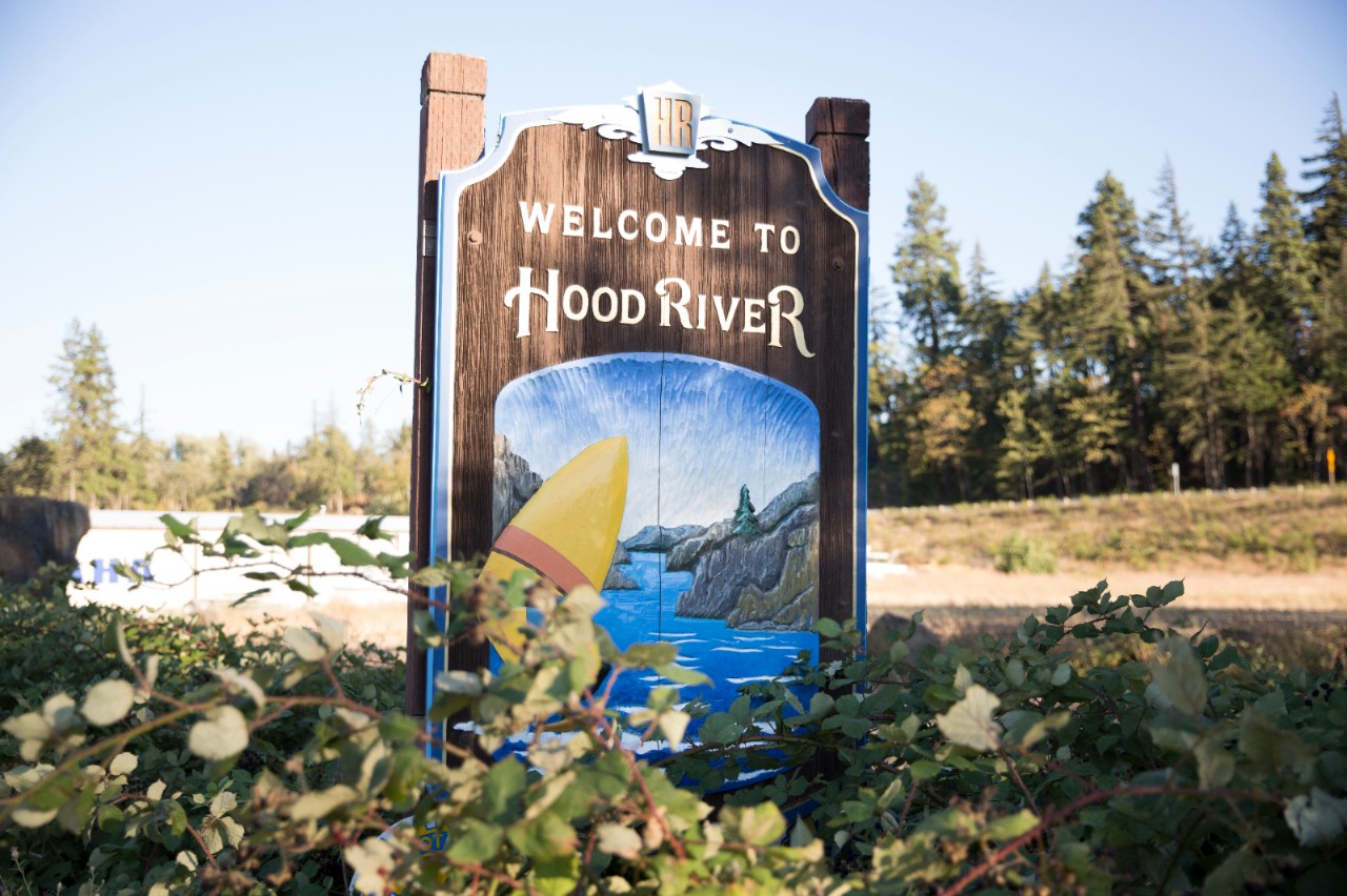 Hood River Welcome Sign